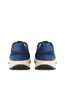 ARIA Sneakers